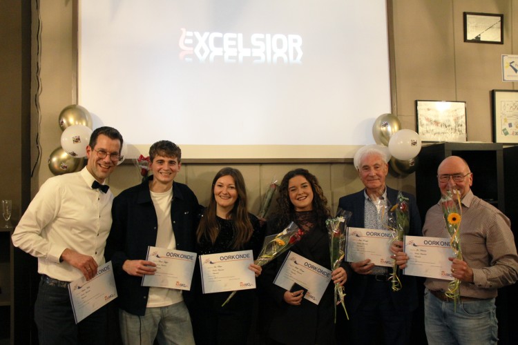 Jubilerende leden gehuldigd bij Excelsior Papendrecht