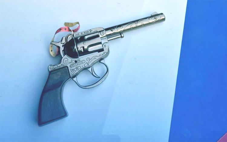 14-jarige jongen met speelgoedpistool krijgt bekeuring na melding vuurwapen